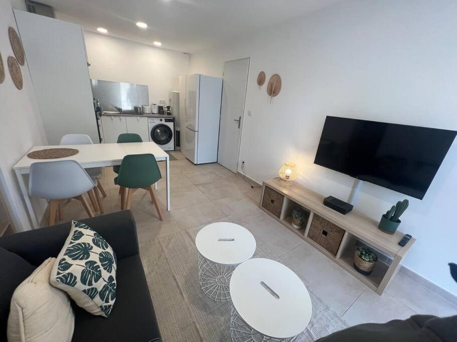 Apartmán La Glycine - Parking Gratuit - Ac Clim - Cour Prive - Villeneuve-lès-Avignon Exteriér fotografie